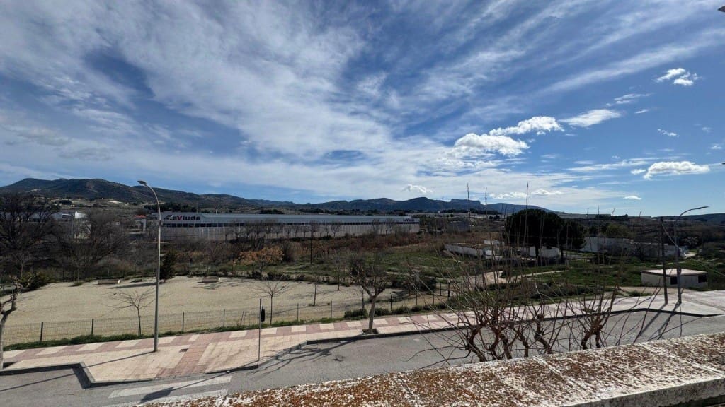 4 bedroom Villa for sale in Sax with pool garage - € 359,999 (Ref: 9851110)
