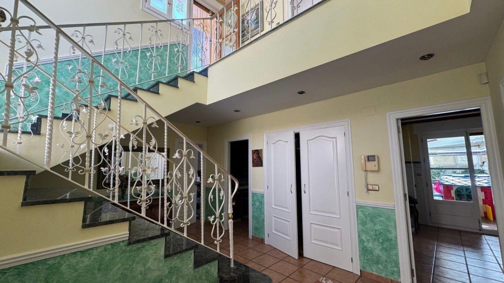 4 bedroom Villa for sale in Sax with pool garage - € 359,999 (Ref: 9851110)
