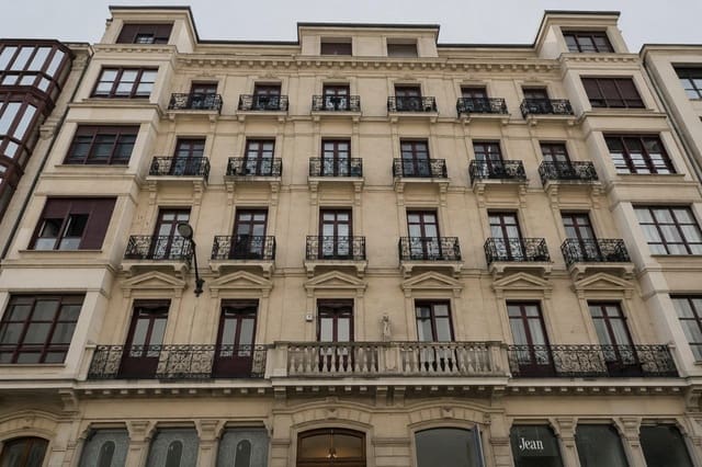 3 soveværelse Lejlighed til salg i Bilbao - € 840.000 (Ref: 9851114)