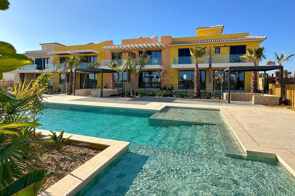 2 bedroom Apartment for sale in Cuevas del Almanzora - € 300,000 (Ref: 9852360)