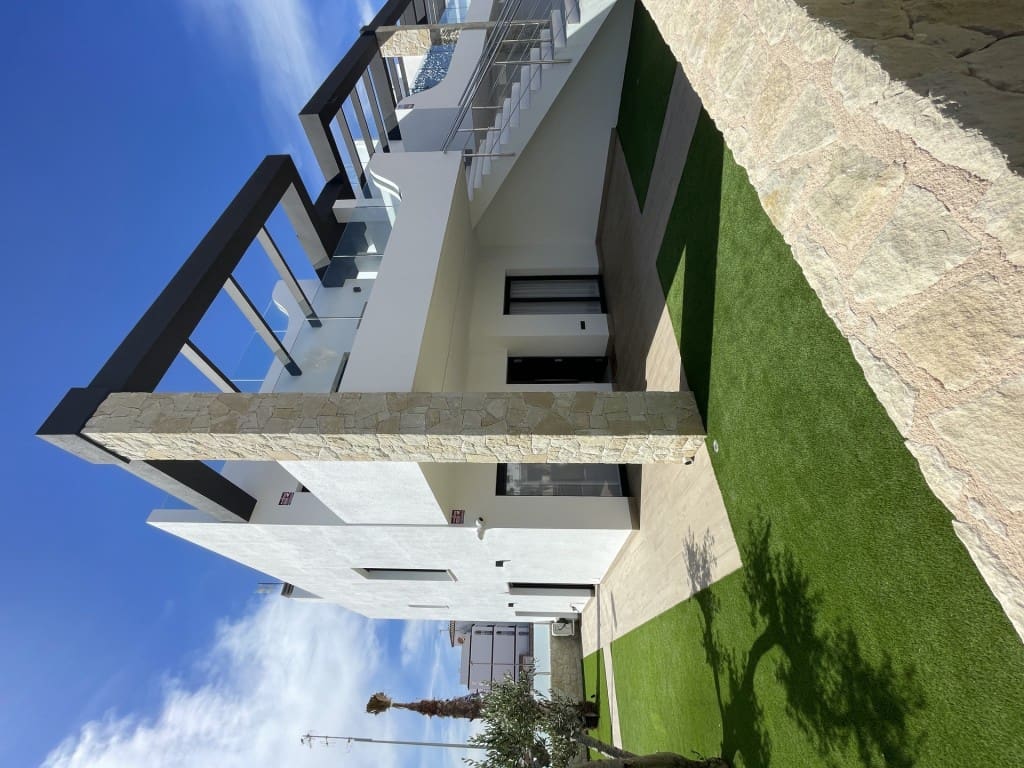 3 soveværelse Rækkehus til salg i Torrevieja med swimmingpool - € 363.500 (Ref: 9852407)