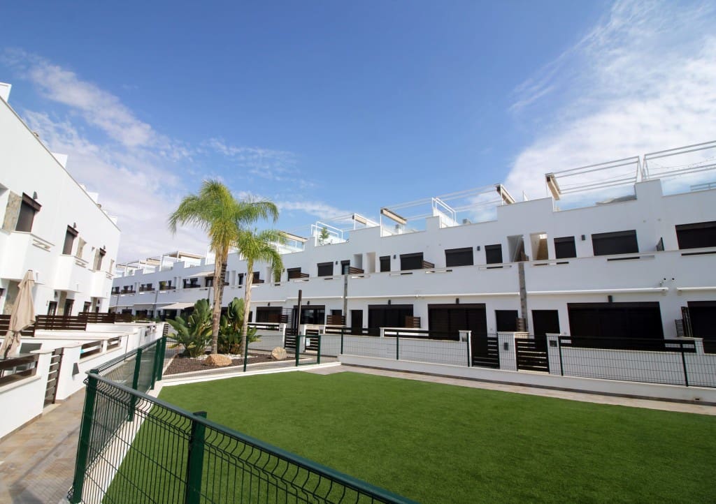 4 soveværelse Rækkehus til salg i Pilar de la Horadada med swimmingpool - € 369.900 (Ref: 9852413)