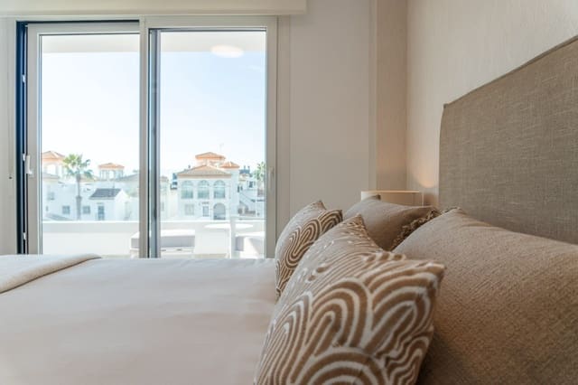 3 soveværelse Lejlighed til salg i Playa Flamenca, Orihuela med swimmingpool - € 419.000 (Ref: 9852501)