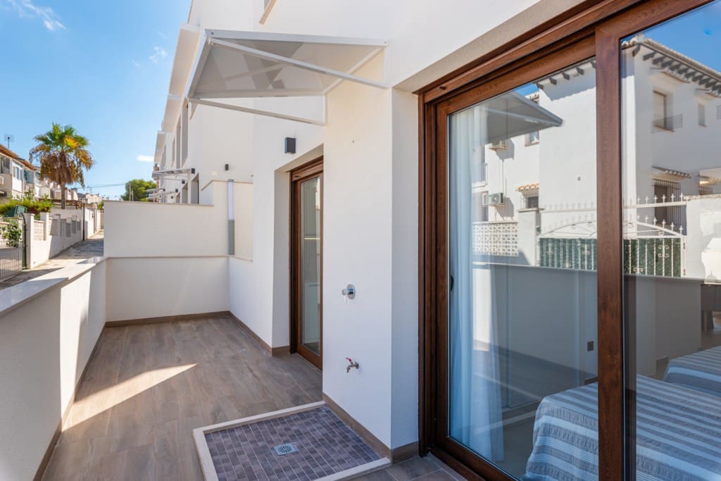 2 chambre Villa/Maison à vendre à Torrevieja avec piscine - 320 000 € (Ref: 9852696)