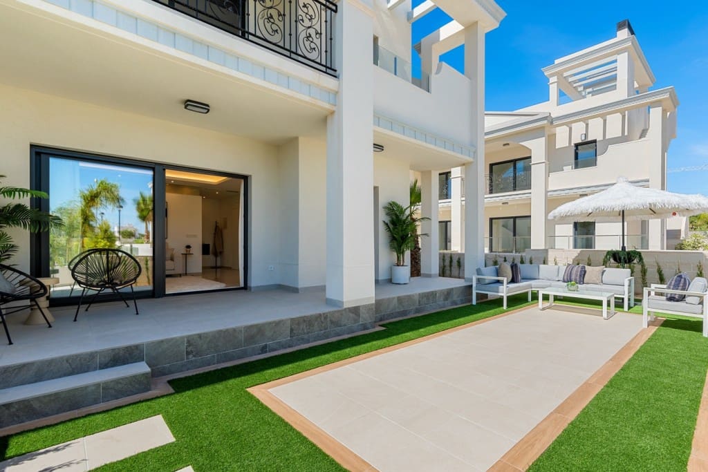 3 soveværelse Villa til salg i Ciudad Quesada med swimmingpool - € 383.500 (Ref: 9852847)