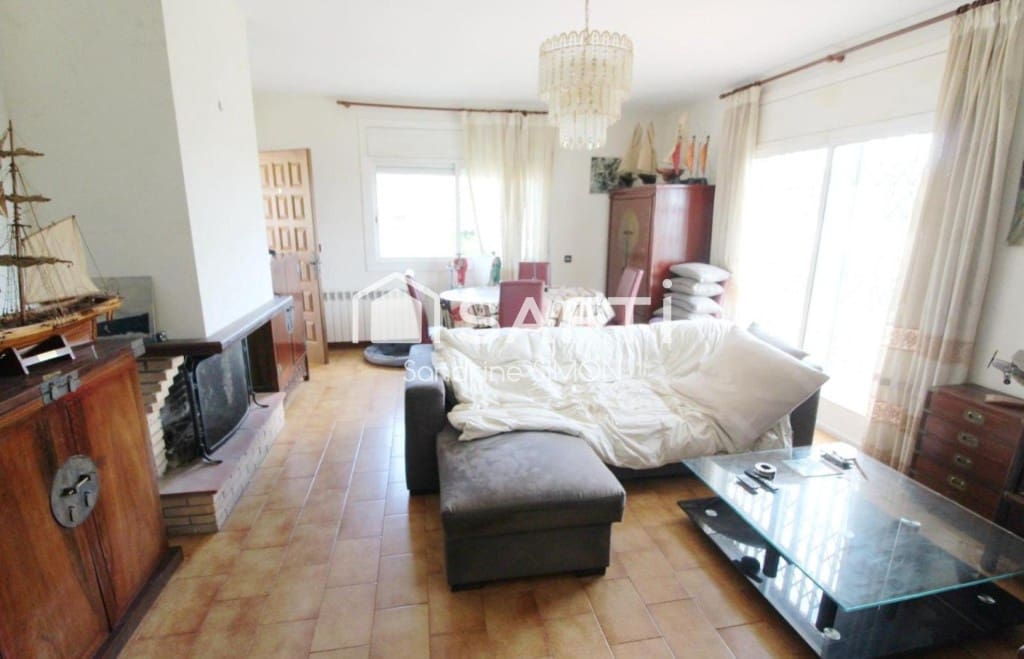 4 bedroom Villa for sale in Vidreres with pool garage - € 315,000 (Ref: 9855268)