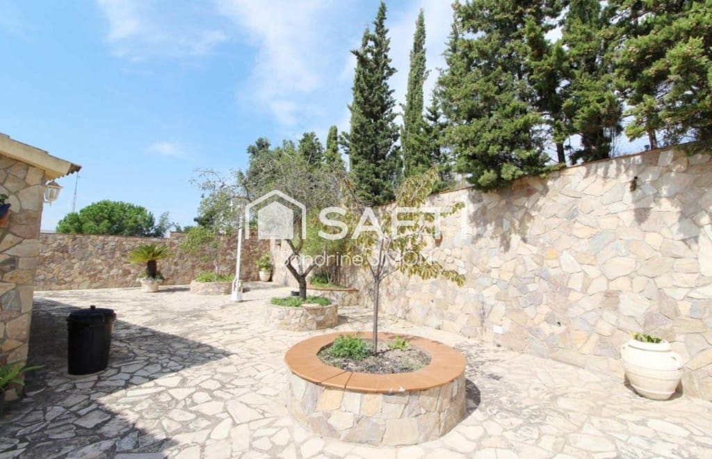 4 bedroom Villa for sale in Vidreres with pool garage - € 315,000 (Ref: 9855268)