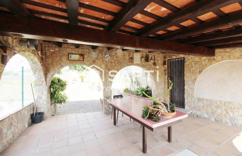 4 bedroom Villa for sale in Vidreres with pool garage - € 315,000 (Ref: 9855268)