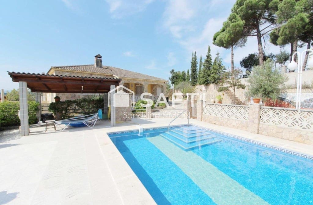 4 bedroom Villa for sale in Vidreres with pool garage - € 315,000 (Ref: 9855268)