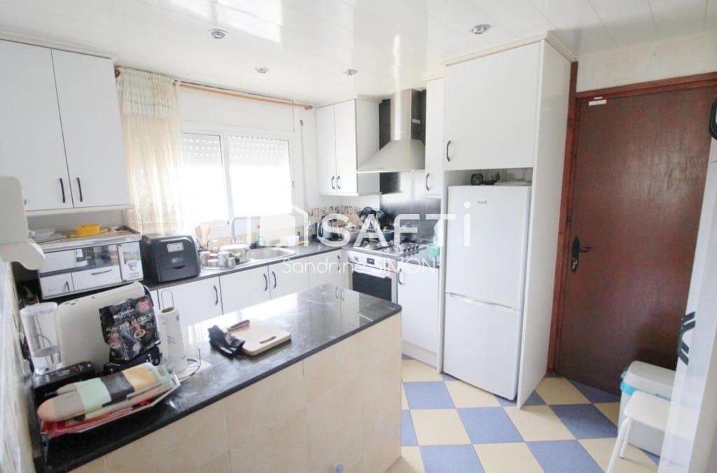4 bedroom Villa for sale in Vidreres with pool garage - € 315,000 (Ref: 9855268)