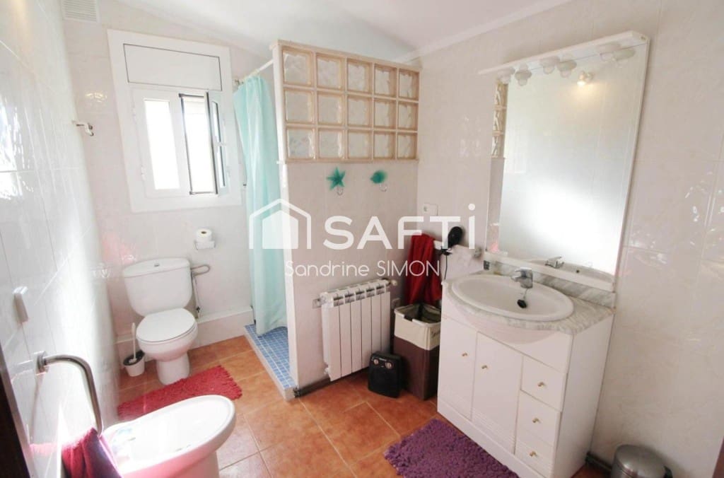 4 bedroom Villa for sale in Vidreres with pool garage - € 315,000 (Ref: 9855268)