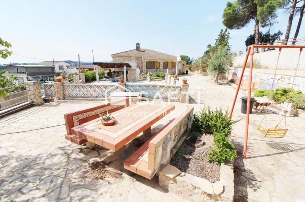 4 bedroom Villa for sale in Vidreres with pool garage - € 315,000 (Ref: 9855268)