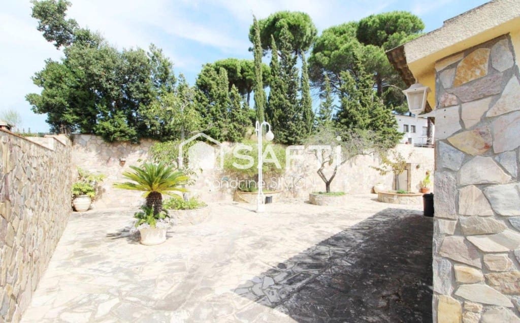 4 bedroom Villa for sale in Vidreres with pool garage - € 315,000 (Ref: 9855268)