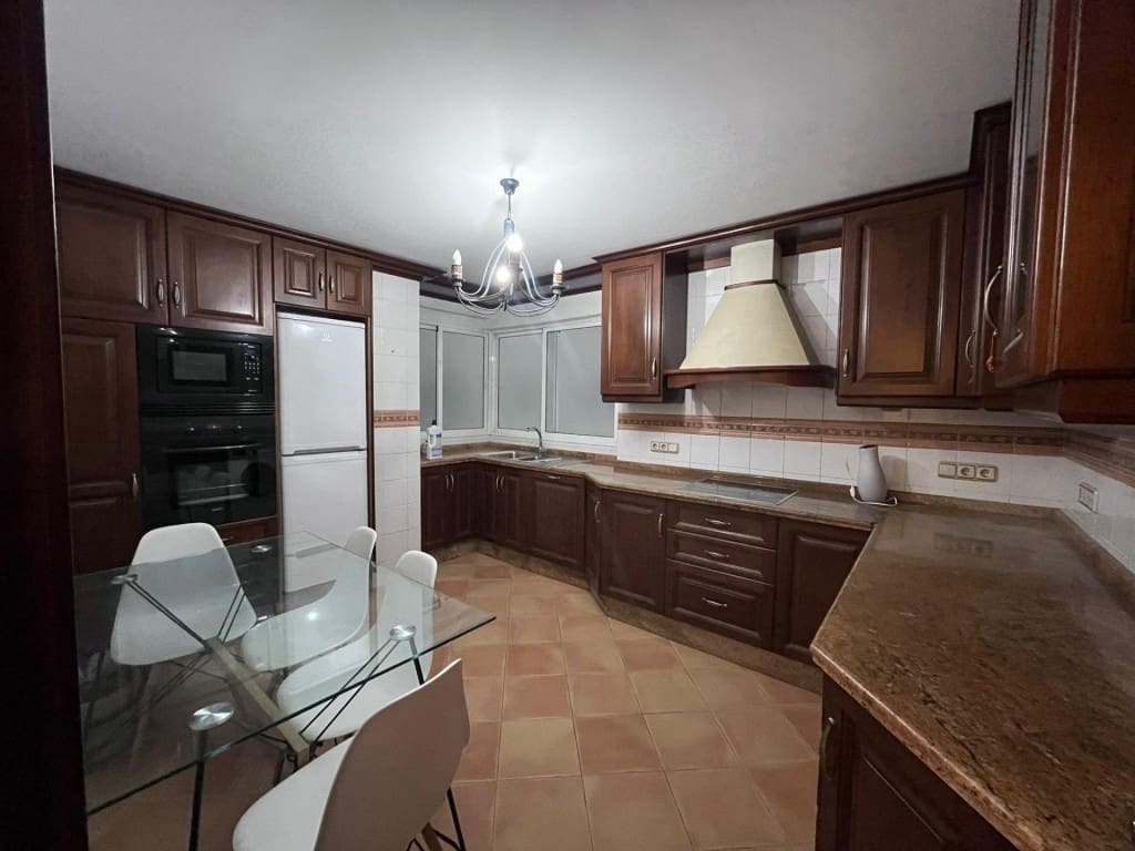 2 bedroom Apartment for rent in Malaga city - € 1,050 (Ref: 9859762)