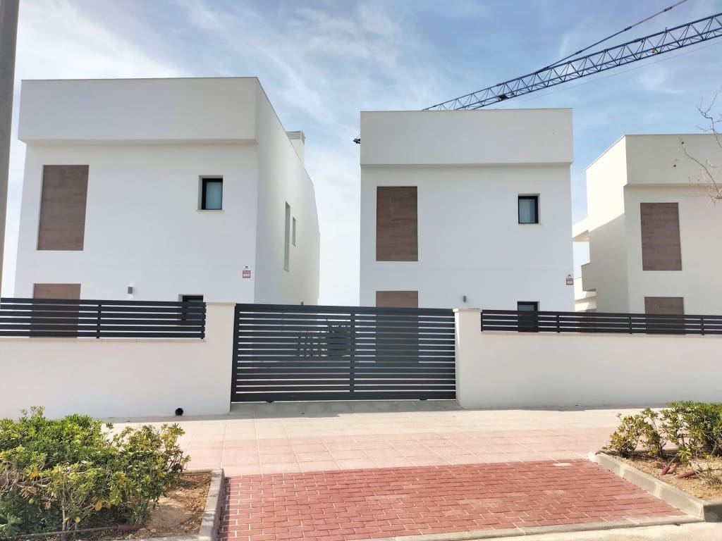 3 soverom Villa til salgs i Pilar de la Horadada med svømmebasseng - € 420 000 (Ref: 9859785)