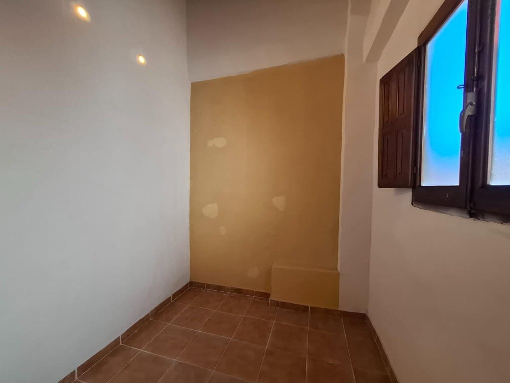 3 soverom Rekkehus til salgs i Ontinyent - € 89 000 (Ref: 9861729)