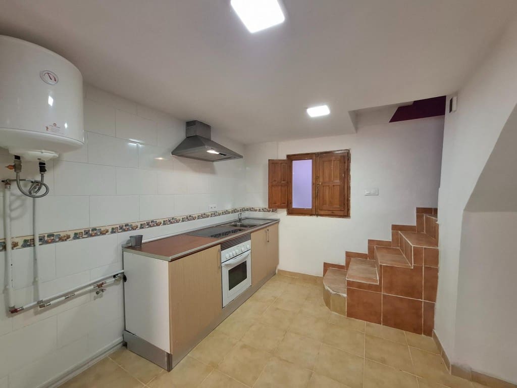 3 soverom Rekkehus til salgs i Ontinyent - € 89 000 (Ref: 9861729)