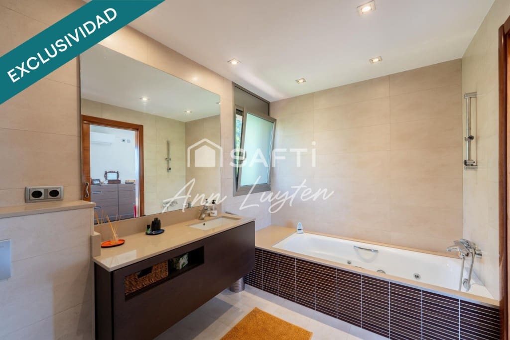 5 bedroom Villa for sale in Palau-saverdera - € 875,000 (Ref: 9861732)