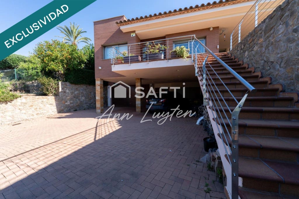 5 bedroom Villa for sale in Palau-saverdera - € 875,000 (Ref: 9861732)