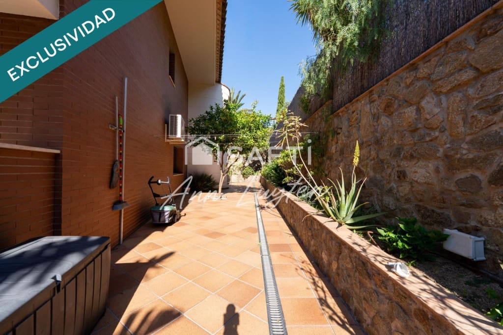 5 bedroom Villa for sale in Palau-saverdera - € 875,000 (Ref: 9861732)