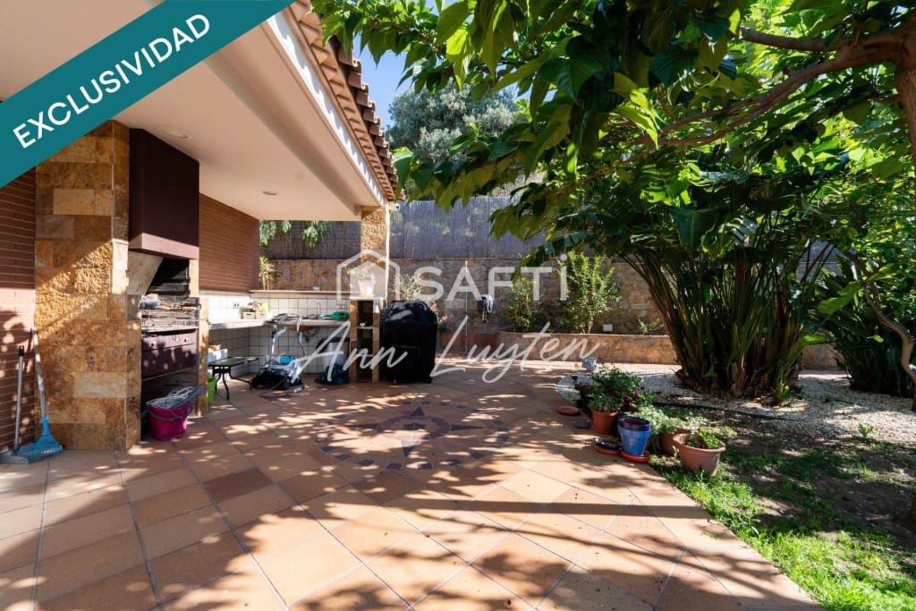 5 bedroom Villa for sale in Palau-saverdera - € 875,000 (Ref: 9861732)