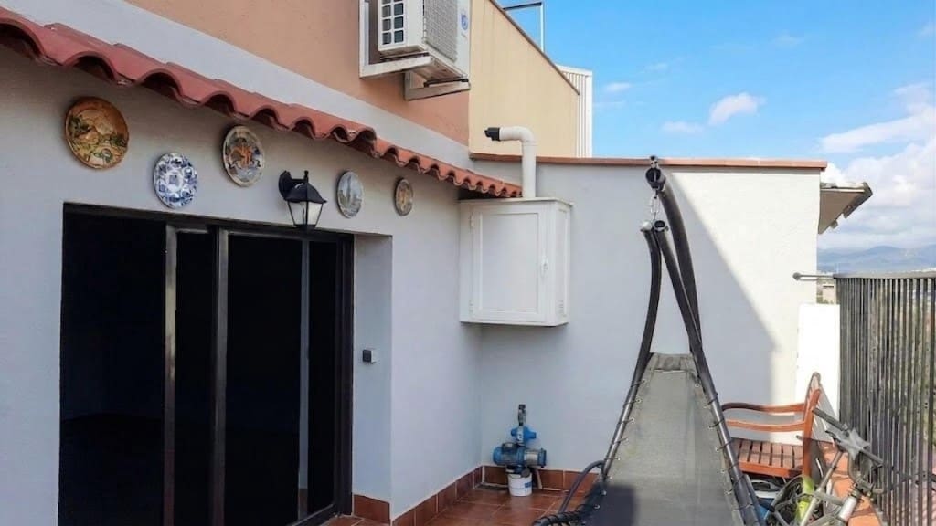 2 bedroom Penthouse for sale in El Prat de Llobregat - € 425,000 (Ref: 9861744)