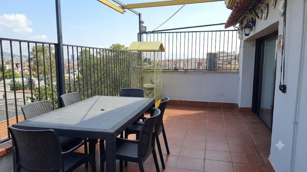 2 bedroom Penthouse for sale in El Prat de Llobregat - € 425,000 (Ref: 9861744)