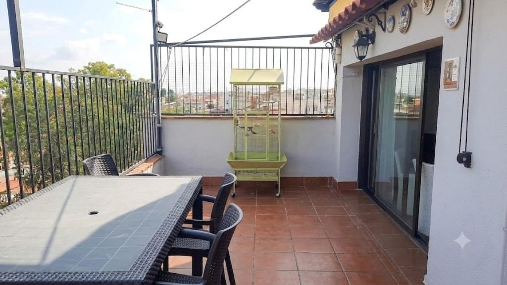 2 bedroom Penthouse for sale in El Prat de Llobregat - € 425,000 (Ref: 9861744)