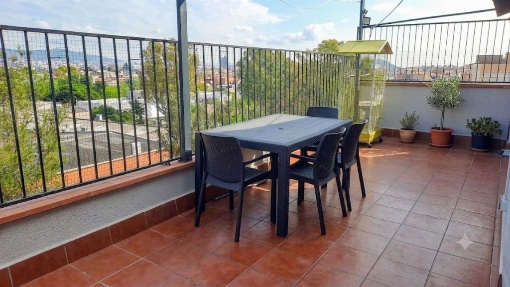 2 bedroom Penthouse for sale in El Prat de Llobregat - € 425,000 (Ref: 9861744)