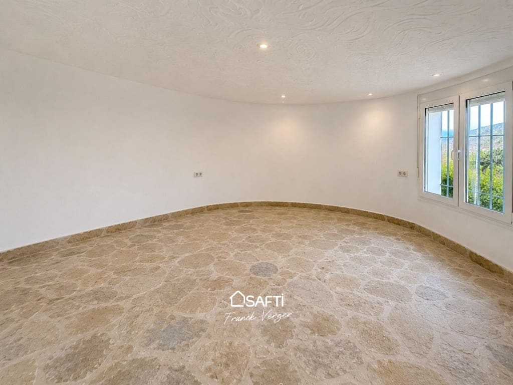 3 bedroom Villa for sale in Pego with pool - € 365,000 (Ref: 9861746)