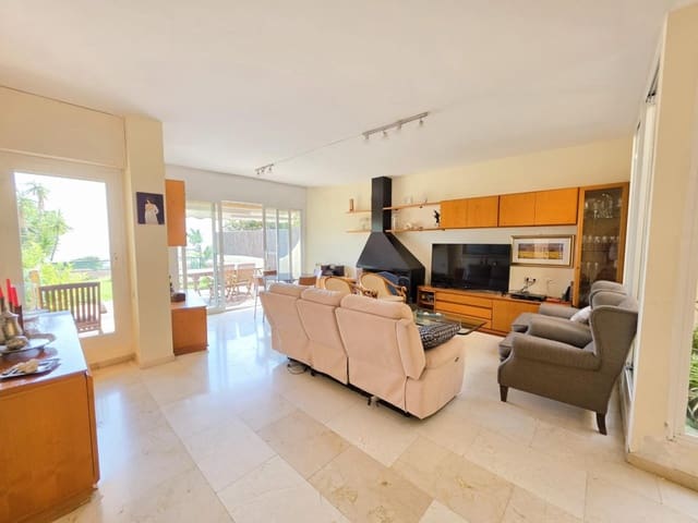 5 sovrum Radhus till salu i Sitges med pool garage - 850 000 € (Ref: 9861748)