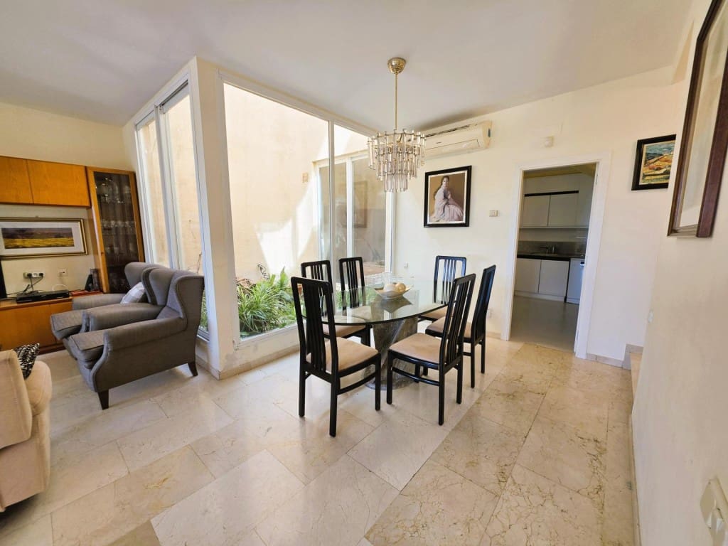 5 sovrum Radhus till salu i Sitges med pool garage - 850 000 € (Ref: 9861748)