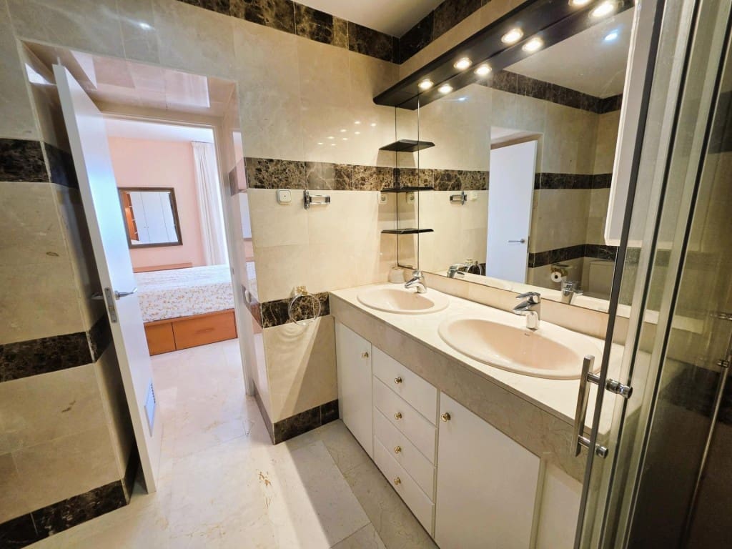 5 sovrum Radhus till salu i Sitges med pool garage - 850 000 € (Ref: 9861748)