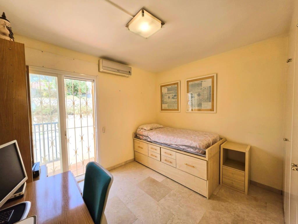 5 sovrum Radhus till salu i Sitges med pool garage - 850 000 € (Ref: 9861748)