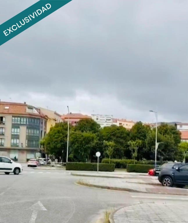 Commercial for sale in A Pobra do Caraminal - € 500,000 (Ref: 9865052)
