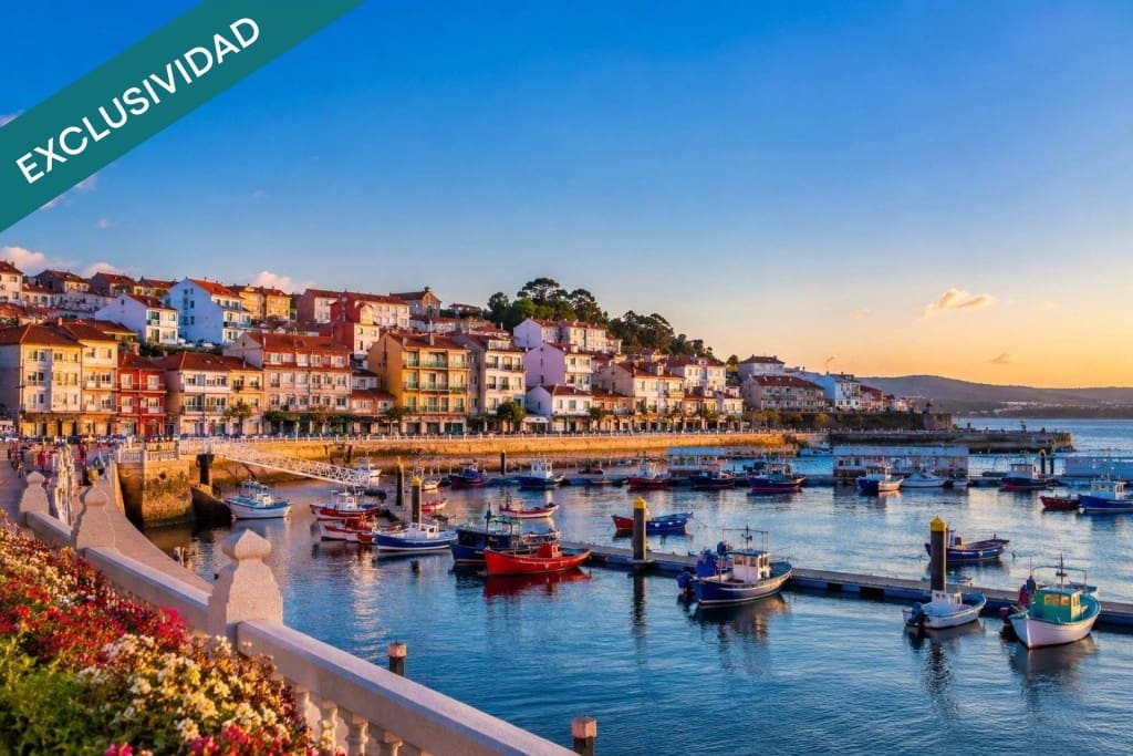 Commercial for sale in A Pobra do Caraminal - € 500,000 (Ref: 9865052)