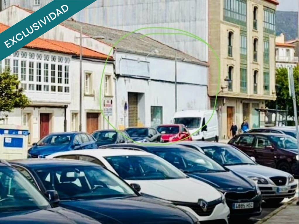 Commercial for sale in A Pobra do Caraminal - € 500,000 (Ref: 9865052)
