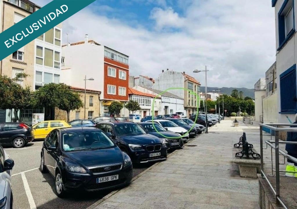 Commercial for sale in A Pobra do Caraminal - € 500,000 (Ref: 9865052)