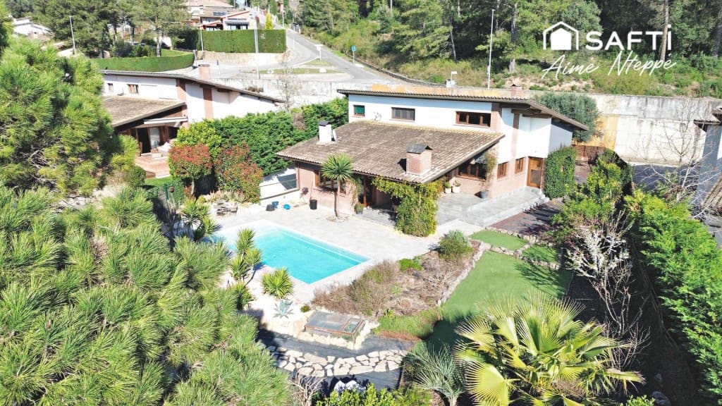 5 sypialnia Willa na sprzedaż w Sant Julia de Ramis z basenem - 650 000 € (Ref: 9865053)