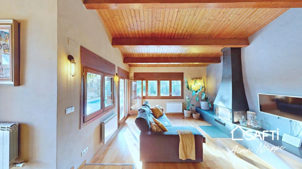 5 sypialnia Willa na sprzedaż w Sant Julia de Ramis z basenem - 650 000 € (Ref: 9865053)