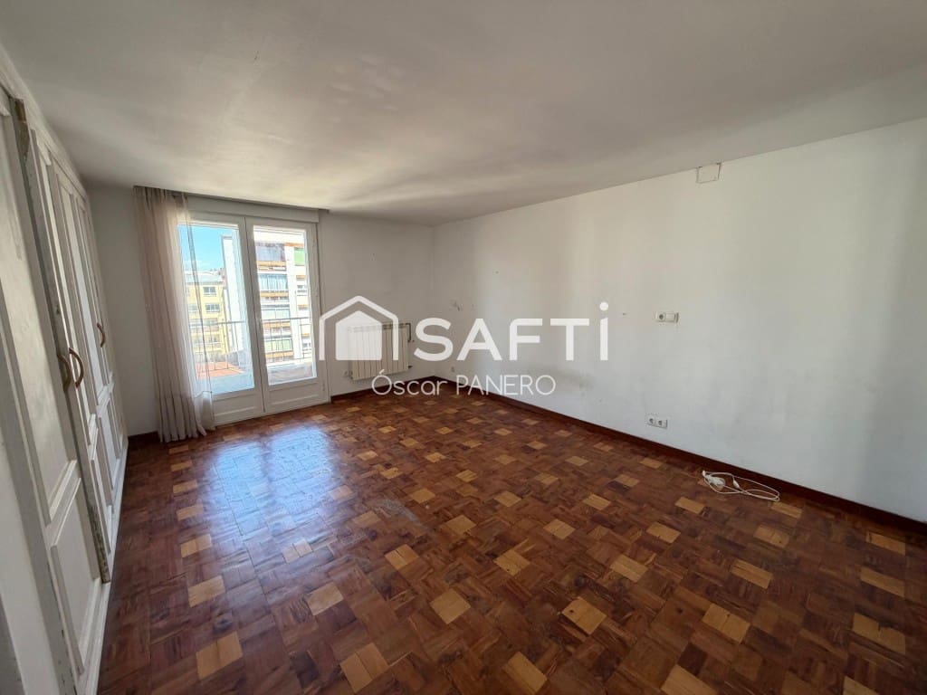 7 bedroom Apartment for sale in Leon city - € 390,000 (Ref: 9865061)