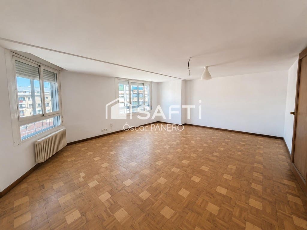 7 bedroom Apartment for sale in Leon city - € 390,000 (Ref: 9865061)