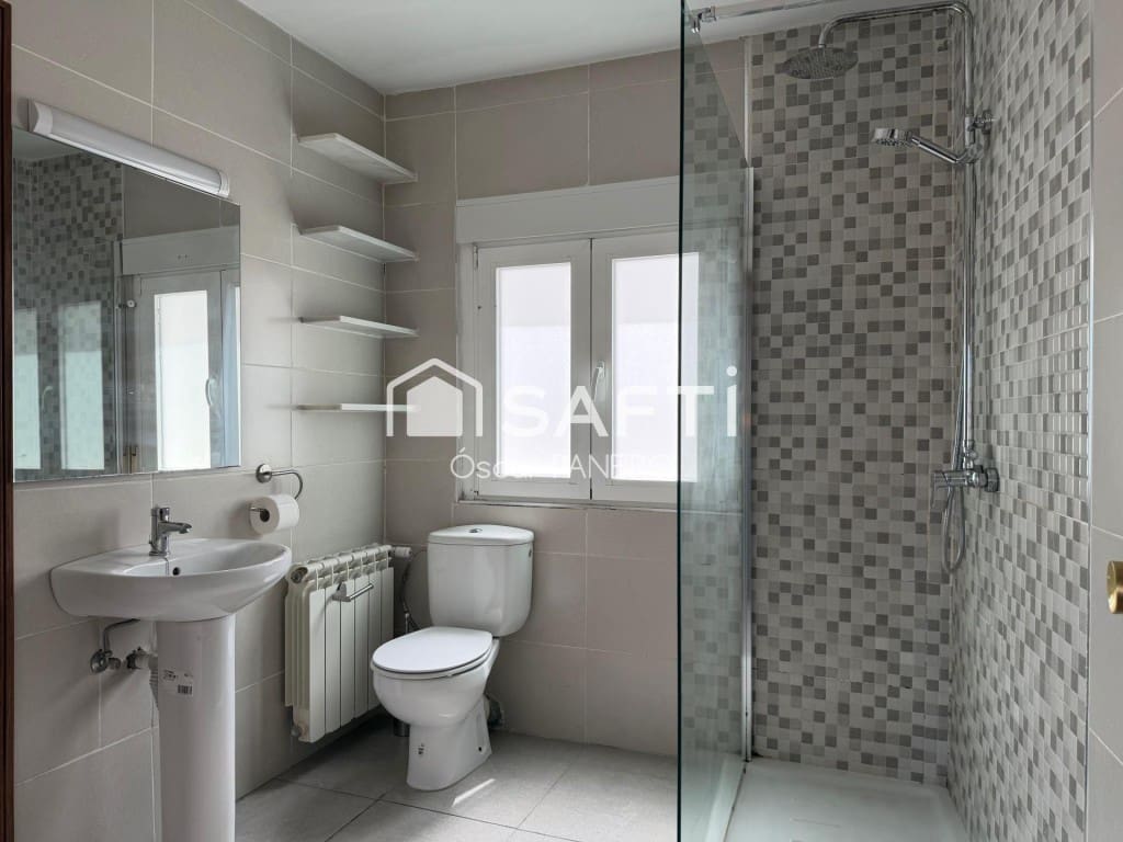 7 bedroom Apartment for sale in Leon city - € 390,000 (Ref: 9865061)