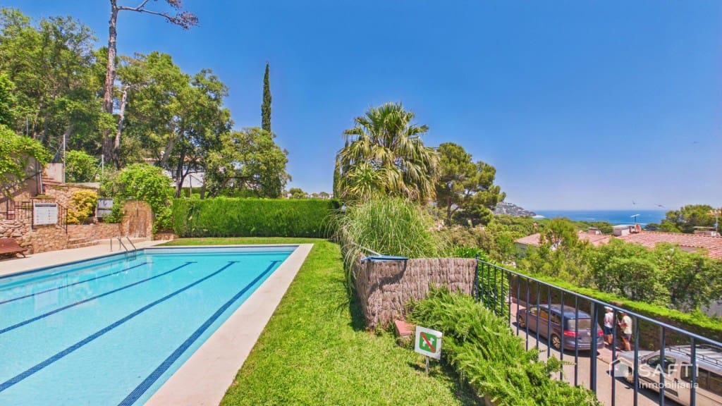 4 bedroom Terraced Villa for sale in Calella de Palafrugell with pool garage - € 1,050,000 (Ref: 9866867)