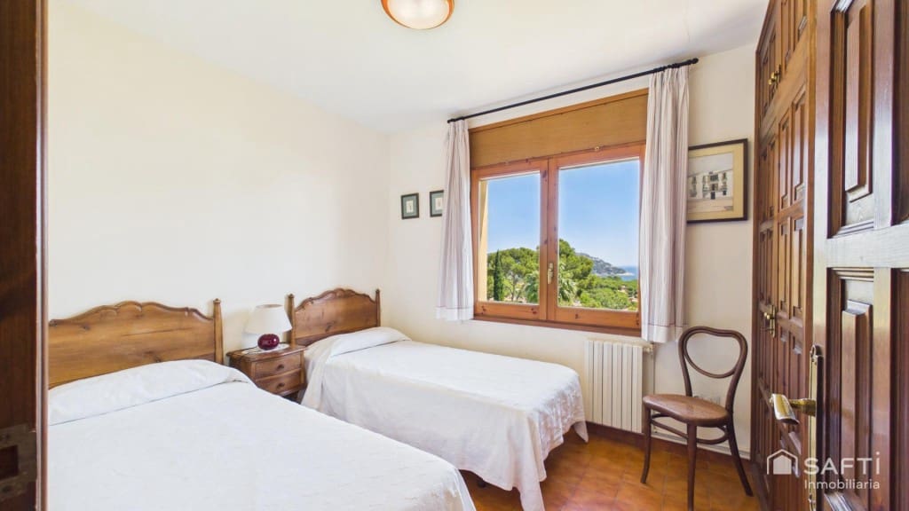 4 bedroom Terraced Villa for sale in Calella de Palafrugell with pool garage - € 1,050,000 (Ref: 9866867)