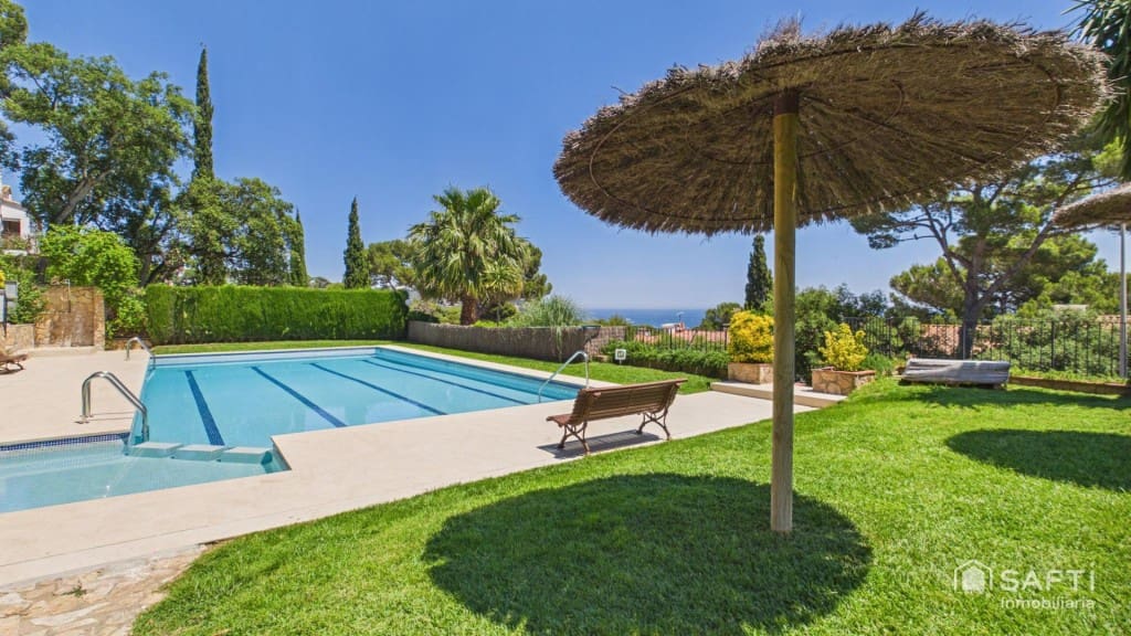 4 bedroom Terraced Villa for sale in Calella de Palafrugell with pool garage - € 1,050,000 (Ref: 9866867)