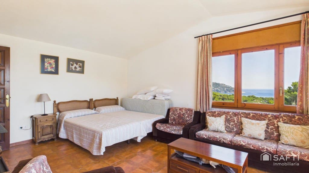 4 bedroom Terraced Villa for sale in Calella de Palafrugell with pool garage - € 1,050,000 (Ref: 9866867)