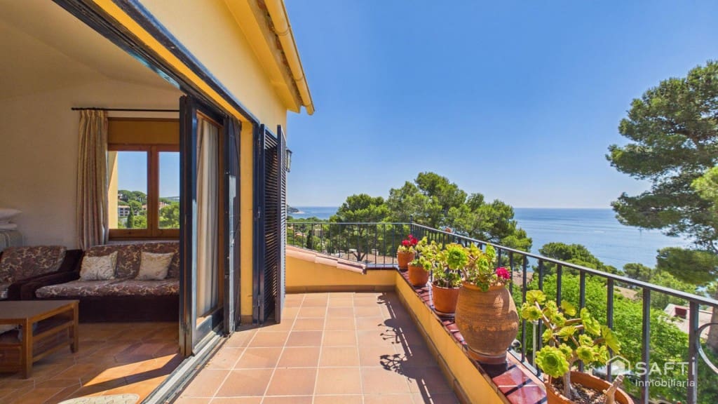 4 bedroom Terraced Villa for sale in Calella de Palafrugell with pool garage - € 1,050,000 (Ref: 9866867)