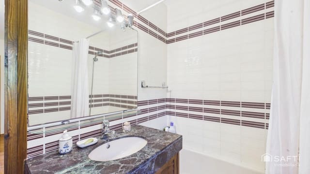 4 sypialnia Dom szeregowy na sprzedaż w Calella de Palafrugell, Palafrugell z basenem garażem - 1 050 000 € (Ref: 9866867)