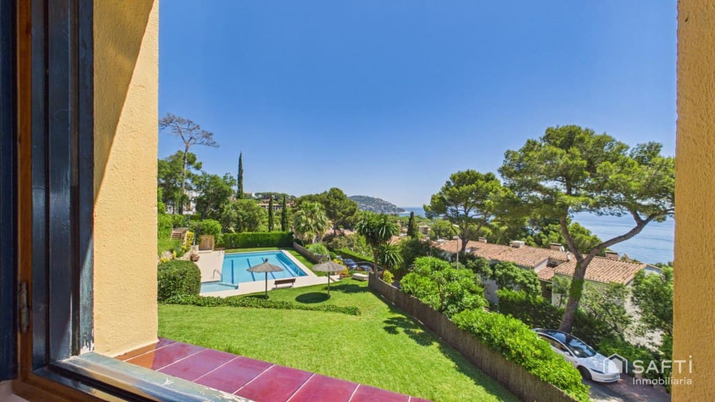 4 bedroom Terraced Villa for sale in Calella de Palafrugell with pool garage - € 1,050,000 (Ref: 9866867)